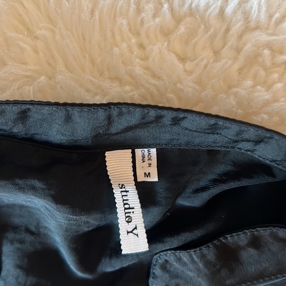 Studio Y black sleeveless dress with elastic belt and has pockets - Picture 4 of 5